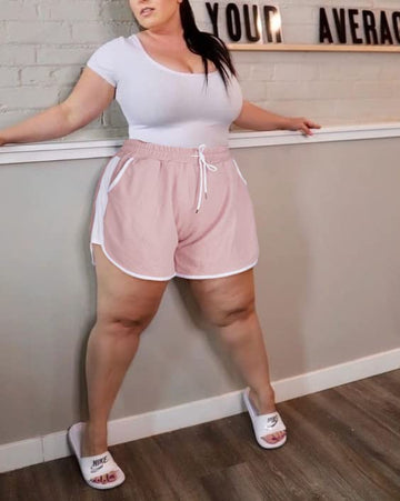 How to Wear Plus-Size Stockings with Shorts - Moon Wood
