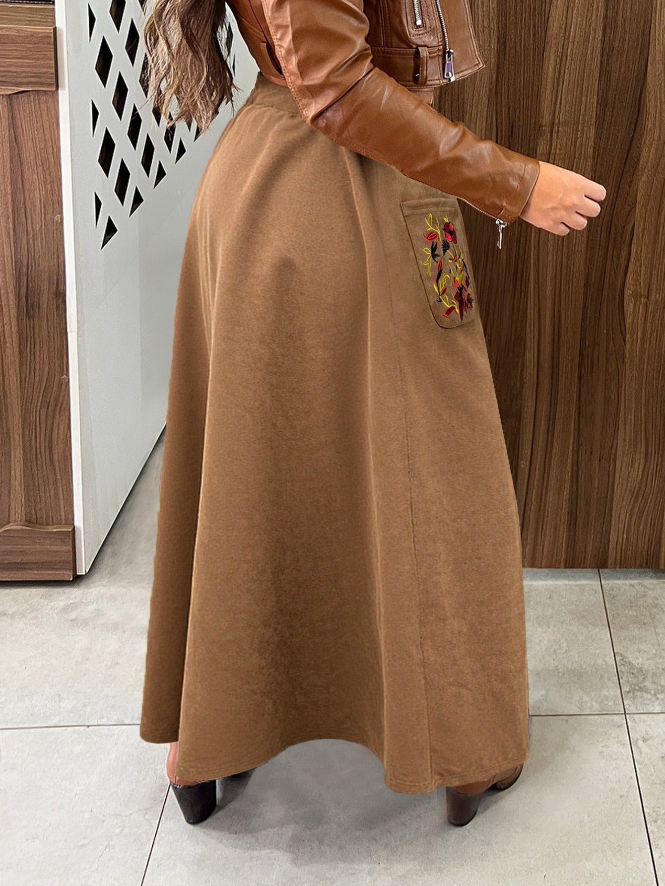 Bulk Plus-Size Brown Floral Embroidered Maxi Skirt 40 Pcs product image 2